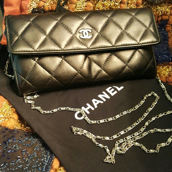 CHANEL Handbags - 🐠 Chanel Quilted Lambskin (WOC)